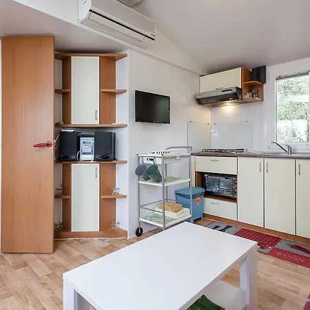 Camp Kopito * 흐바르